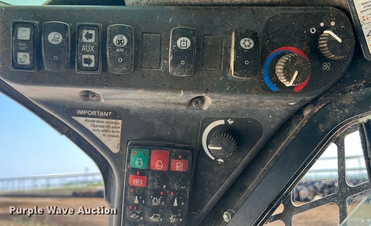 image for item DN3059 2019 John Deere 333G  skid steer loader