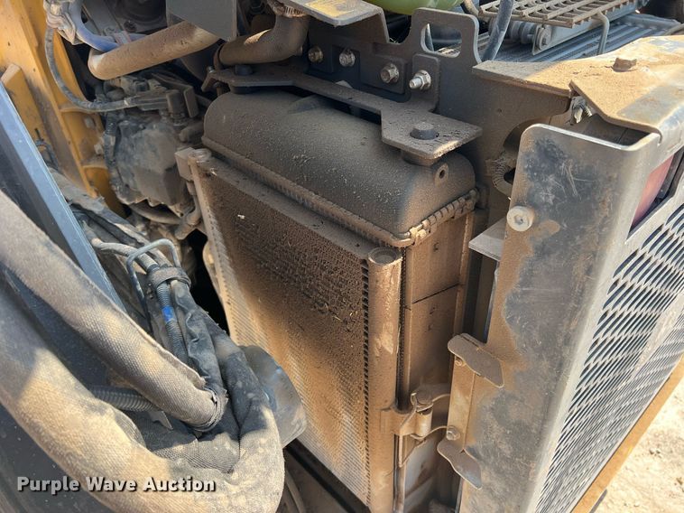 image for item DN3059 2019 John Deere 333G  skid steer loader