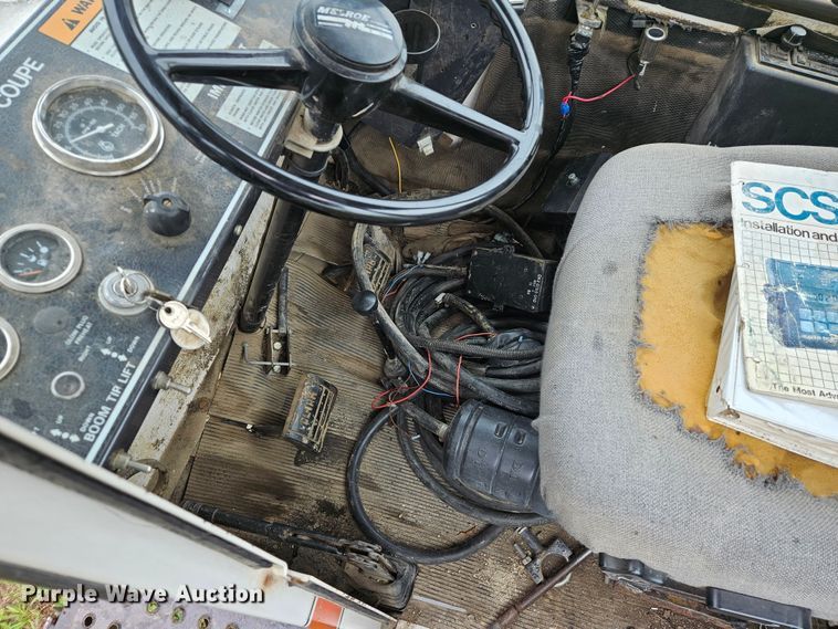 image for item DN8586 SpraCoupe Melroe 220  sprayer