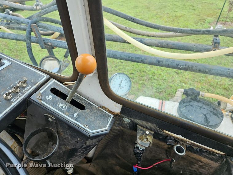 image for item DN8586 SpraCoupe Melroe 220  sprayer