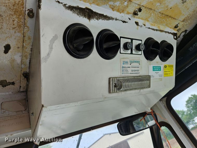 image for item DN8586 SpraCoupe Melroe 220  sprayer