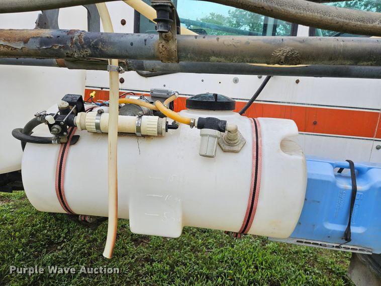 image for item DN8586 SpraCoupe Melroe 220  sprayer