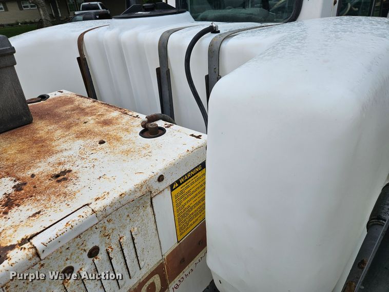 image for item DN8586 SpraCoupe Melroe 220  sprayer