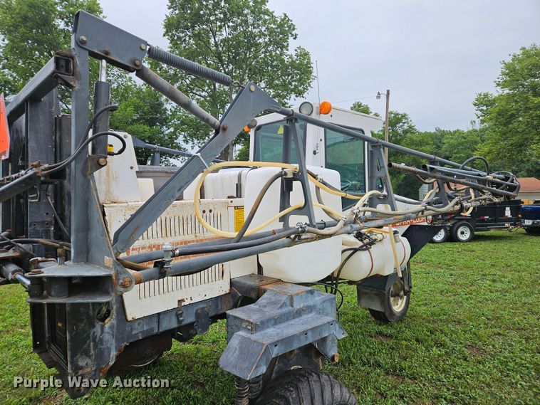 image for item DN8586 SpraCoupe Melroe 220  sprayer
