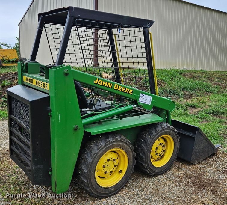 image for item DN8587 John Deere 90  skid steer loader
