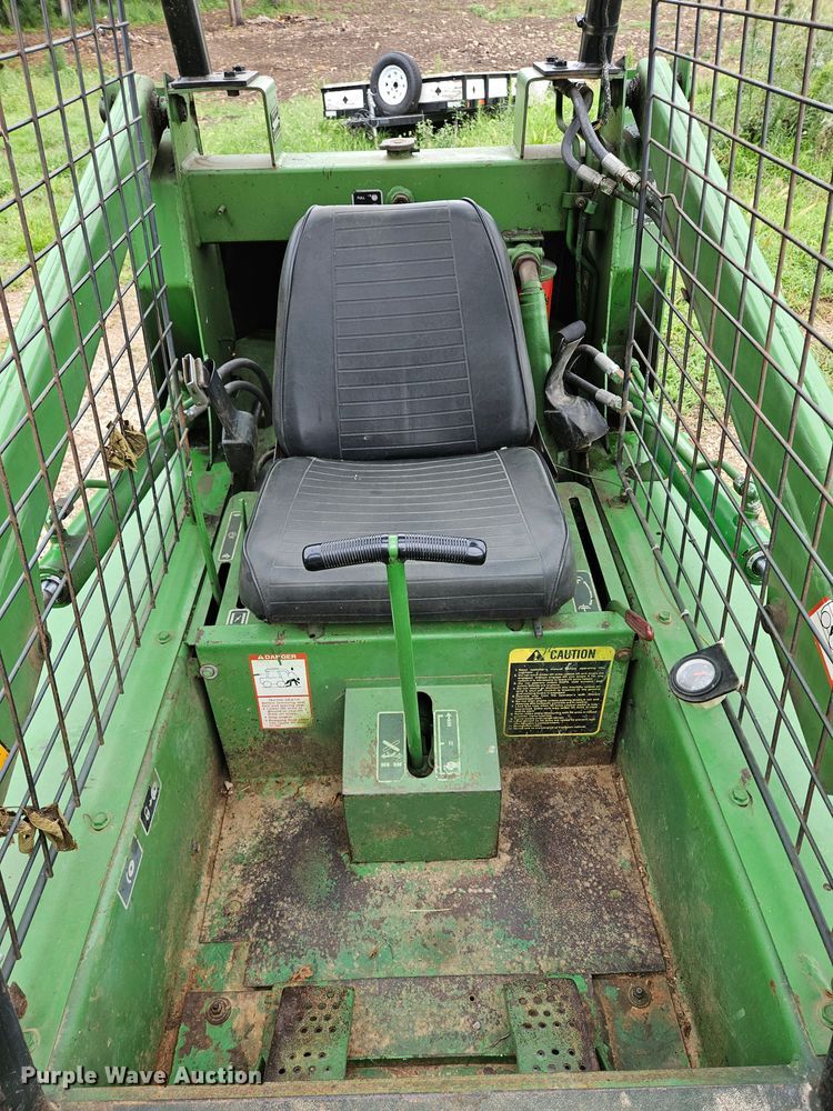 image for item DN8587 John Deere 90  skid steer loader
