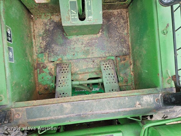 image for item DN8587 John Deere 90  skid steer loader