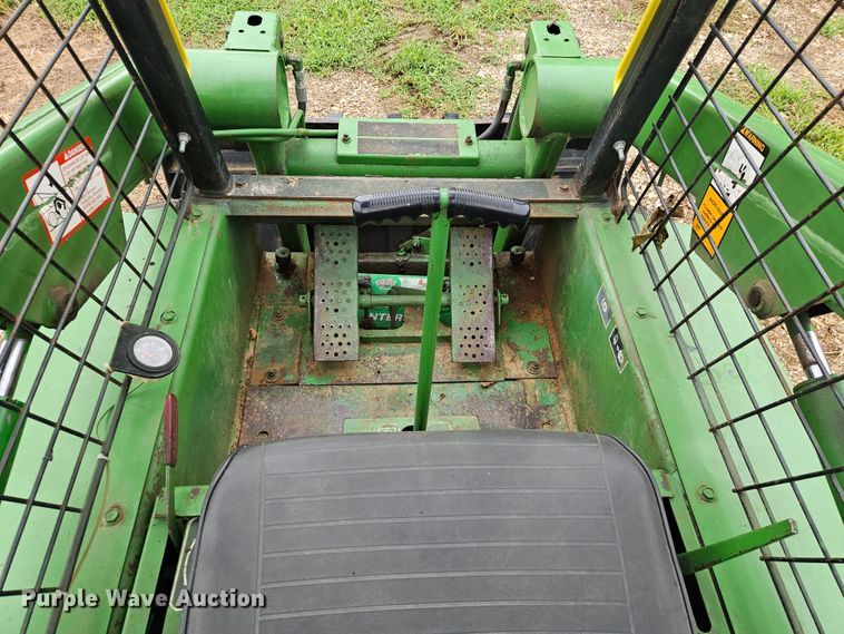 image for item DN8587 John Deere 90  skid steer loader