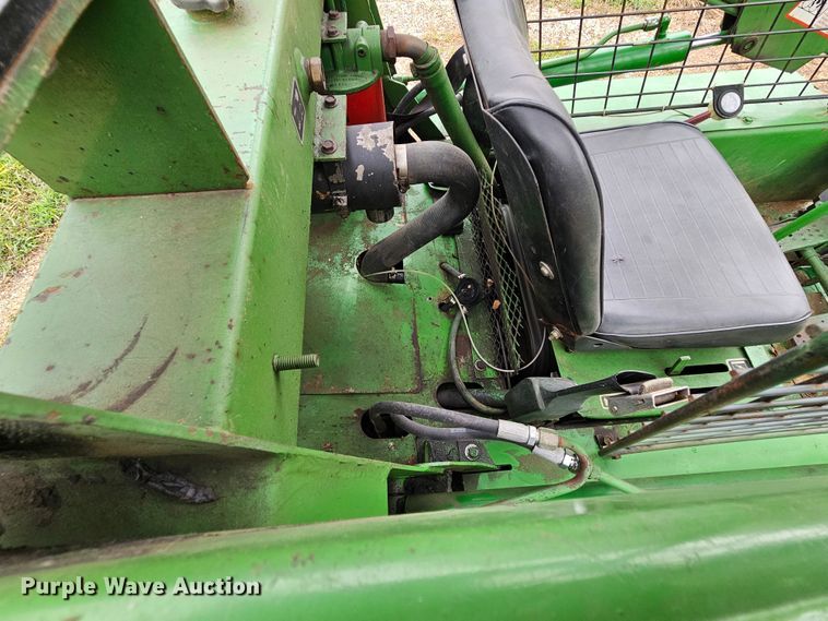 image for item DN8587 John Deere 90  skid steer loader