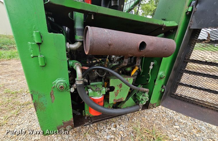 image for item DN8587 John Deere 90  skid steer loader