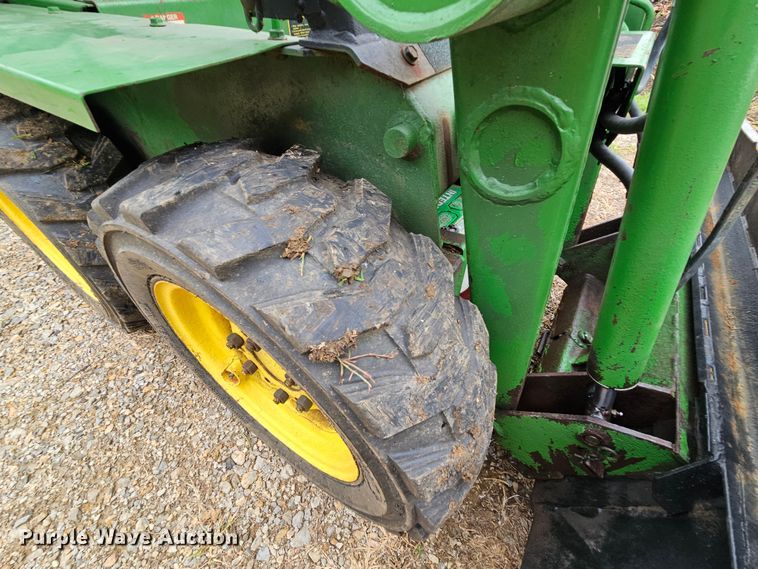 image for item DN8587 John Deere 90  skid steer loader