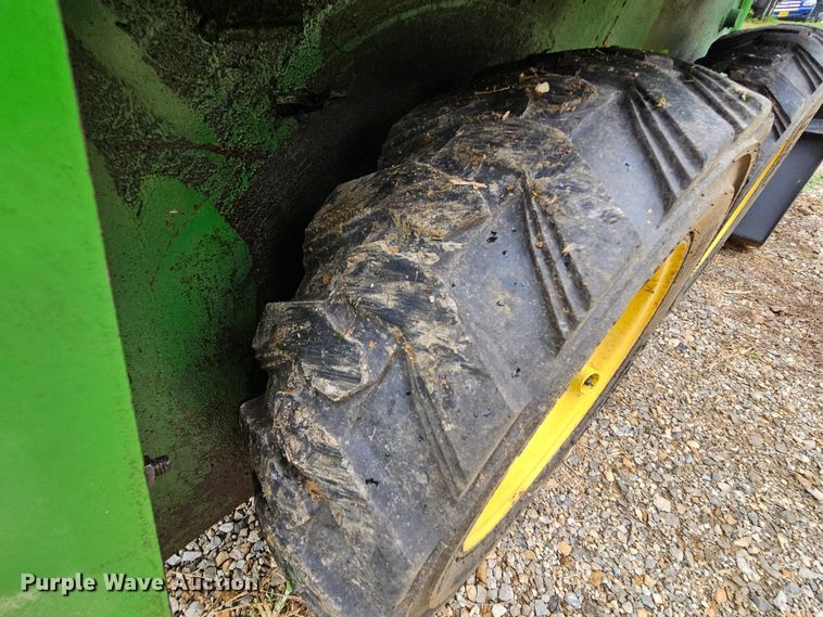 image for item DN8587 John Deere 90  skid steer loader