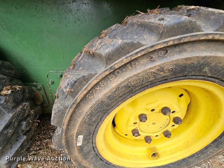 image for item DN8587 John Deere 90  skid steer loader