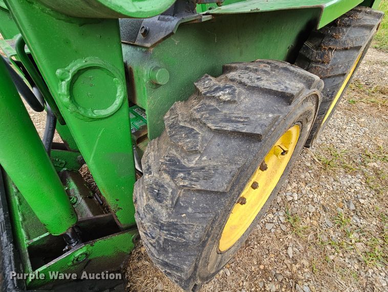 image for item DN8587 John Deere 90  skid steer loader