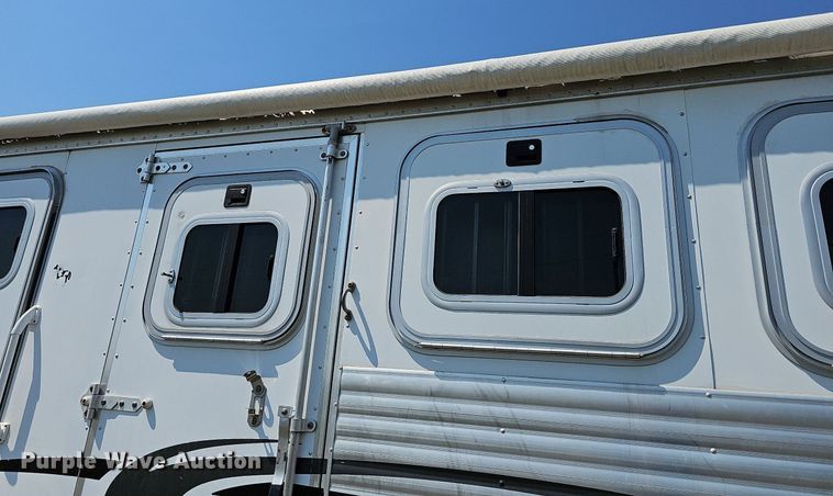 image for item DN8622 2003 Exiss Limited GNHC722T  horse trailer