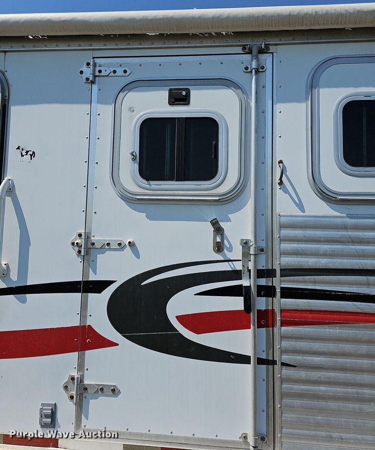 image for item DN8622 2003 Exiss Limited GNHC722T  horse trailer