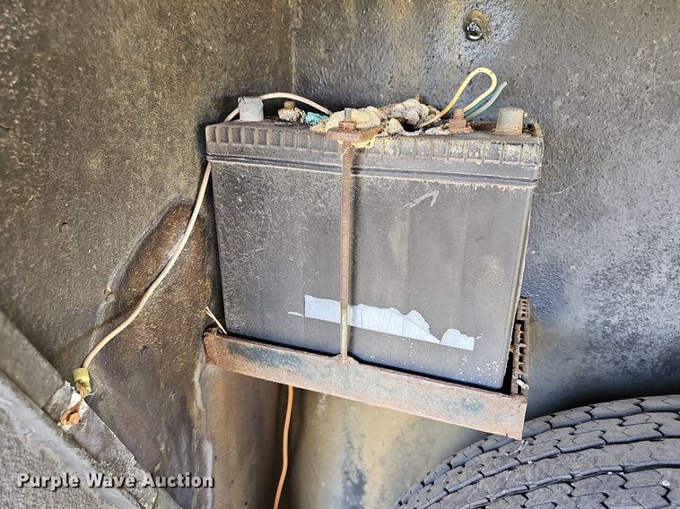 image for item DN8622 2003 Exiss Limited GNHC722T  horse trailer