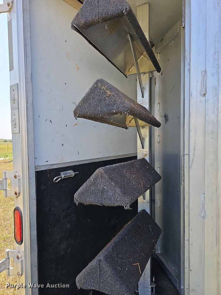 image for item DN8622 2003 Exiss Limited GNHC722T  horse trailer