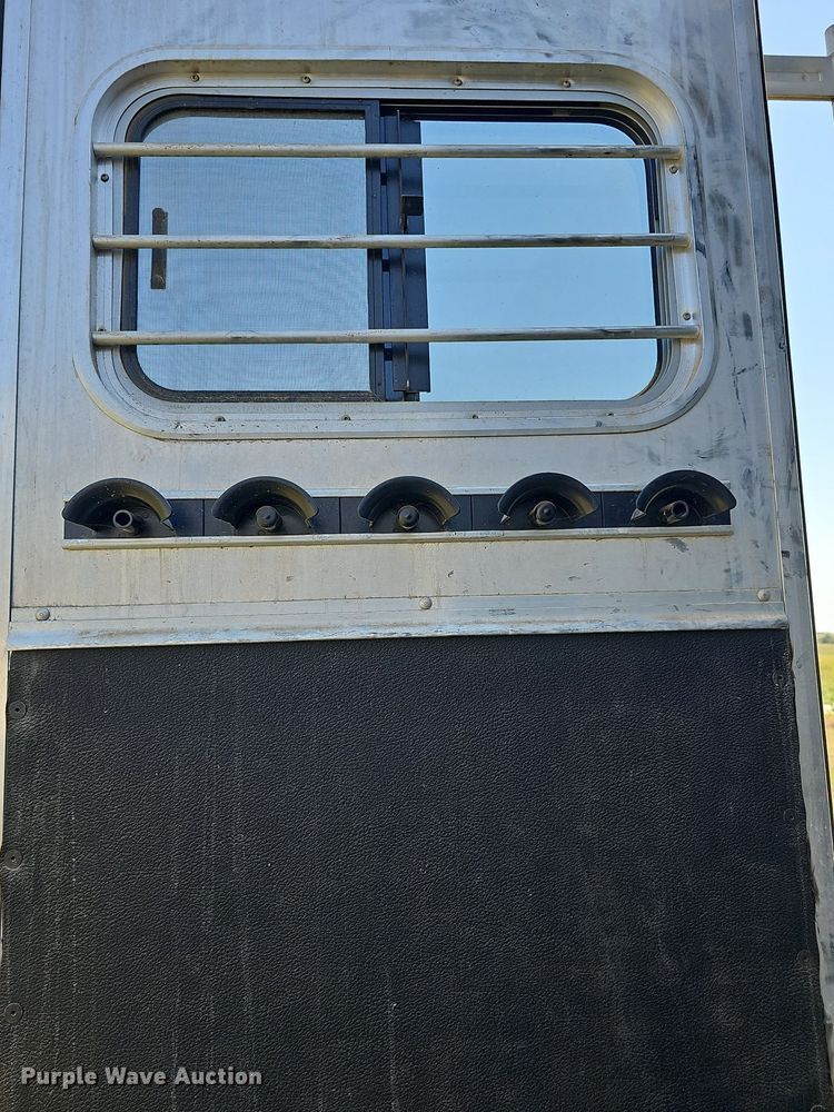 image for item DN8622 2003 Exiss Limited GNHC722T  horse trailer