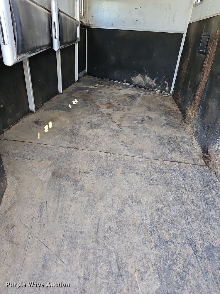 image for item DN8622 2003 Exiss Limited GNHC722T  horse trailer