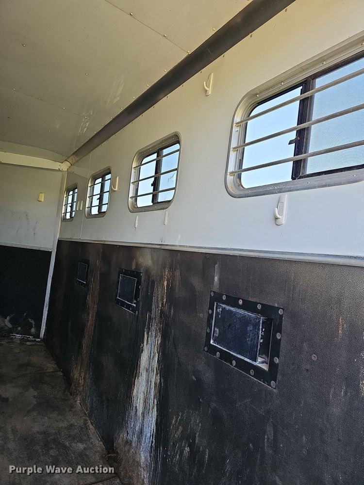 image for item DN8622 2003 Exiss Limited GNHC722T  horse trailer