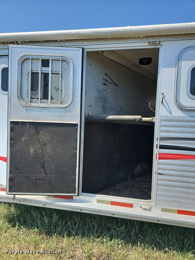 image for item DN8622 2003 Exiss Limited GNHC722T  horse trailer