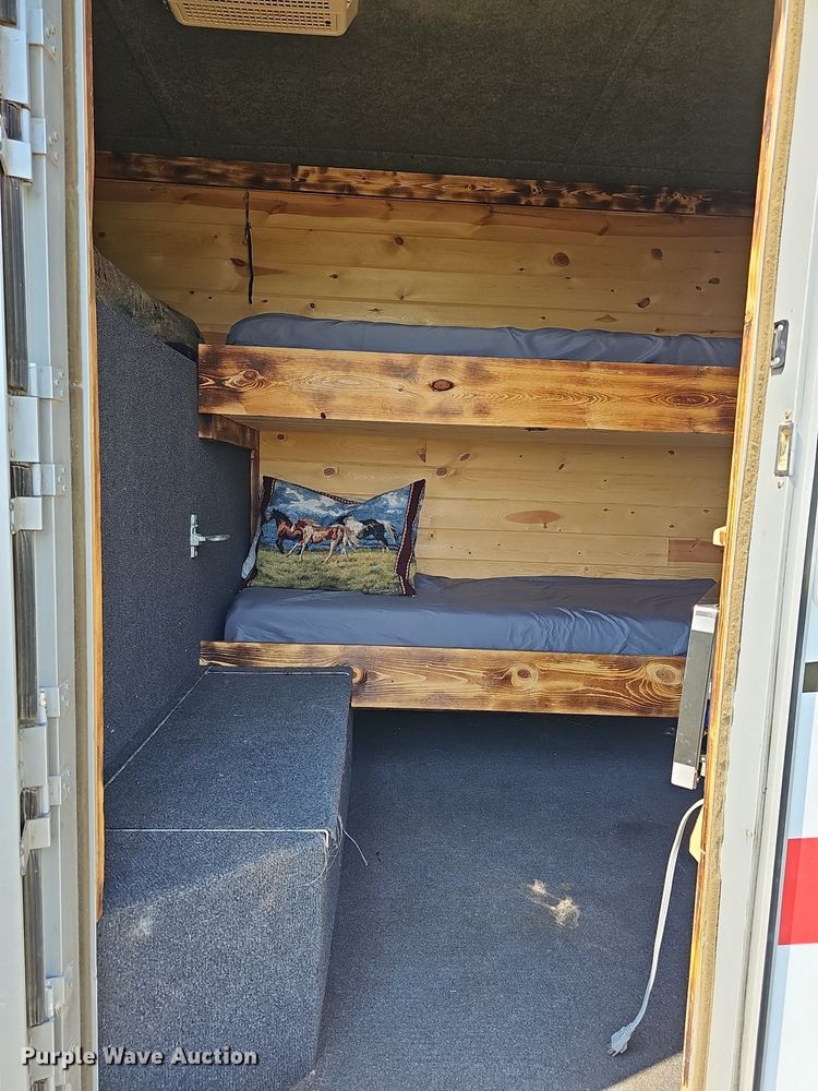 image for item DN8622 2003 Exiss Limited GNHC722T  horse trailer