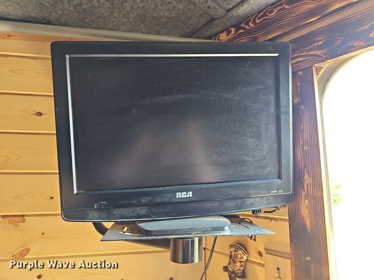 image for item DN8622 2003 Exiss Limited GNHC722T  horse trailer