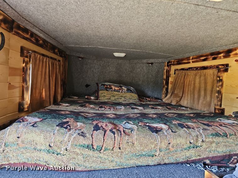 image for item DN8622 2003 Exiss Limited GNHC722T  horse trailer