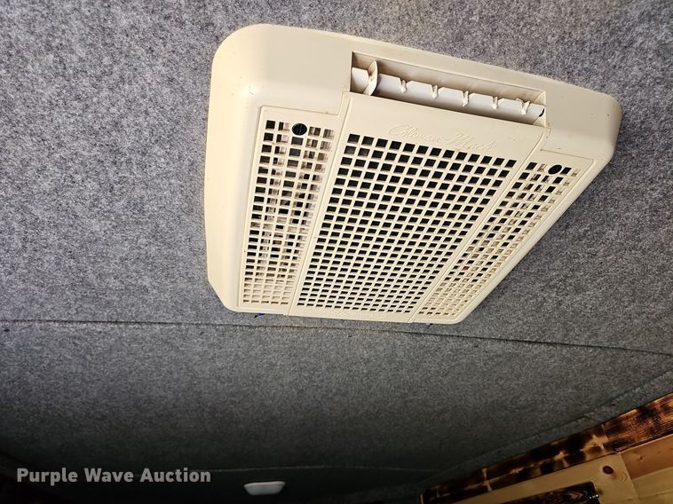 image for item DN8622 2003 Exiss Limited GNHC722T  horse trailer