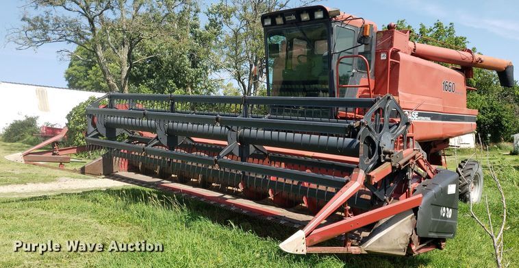 image for item DO2927 1987 Case IH 1660  RWA combine