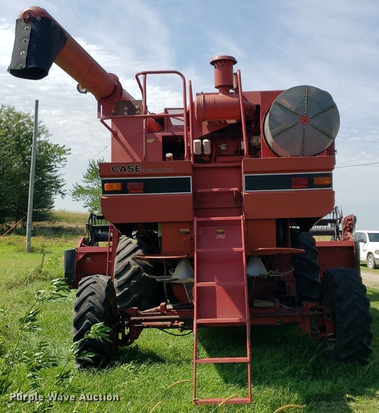 image for item DO2927 1987 Case IH 1660  RWA combine