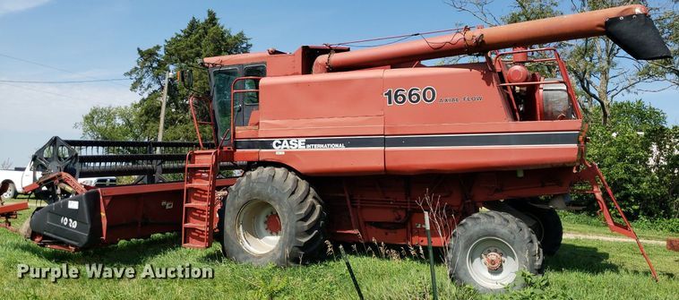 image for item DO2927 1987 Case IH 1660  RWA combine