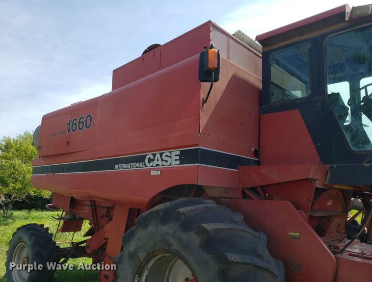 image for item DO2927 1987 Case IH 1660  RWA combine