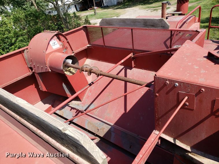 image for item DO2927 1987 Case IH 1660  RWA combine