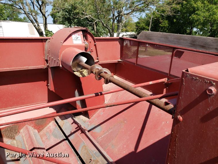 image for item DO2927 1987 Case IH 1660  RWA combine