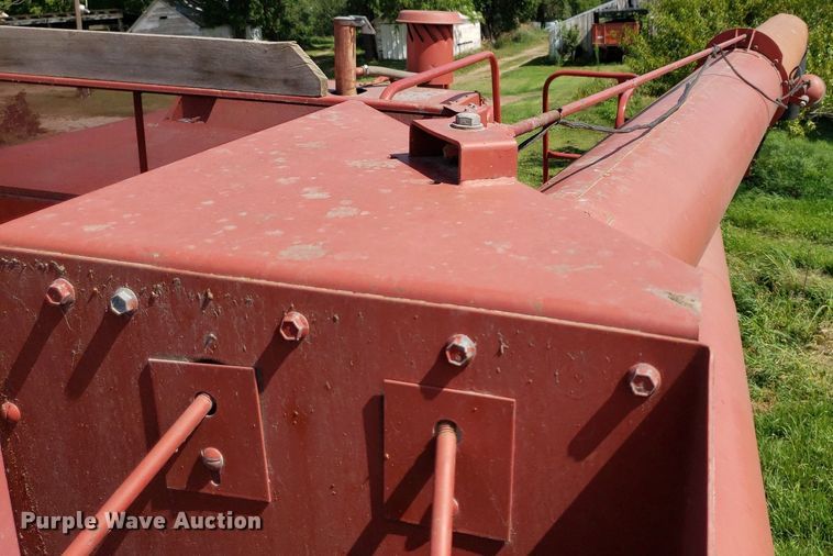 image for item DO2927 1987 Case IH 1660  RWA combine