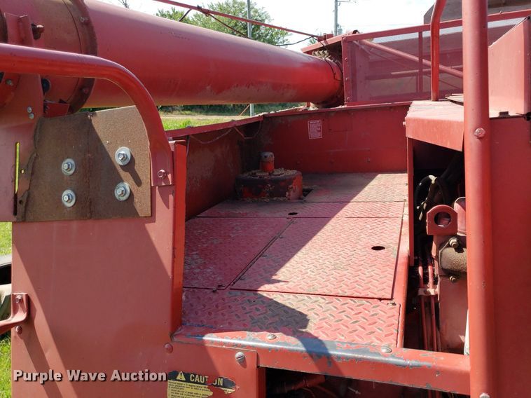 image for item DO2927 1987 Case IH 1660  RWA combine