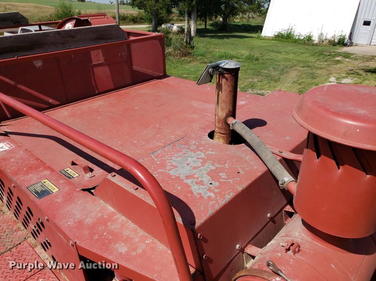 image for item DO2927 1987 Case IH 1660  RWA combine