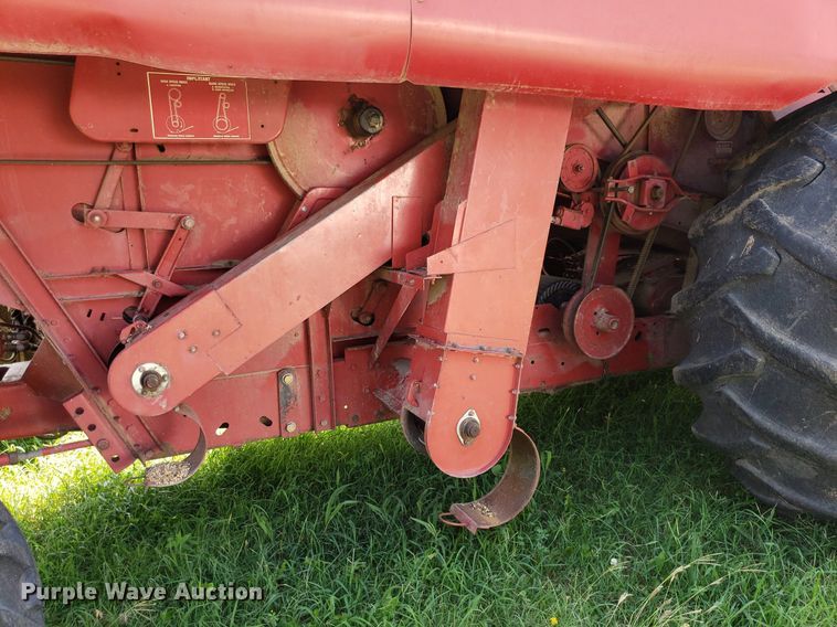 image for item DO2927 1987 Case IH 1660  RWA combine
