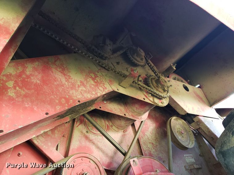 image for item DO2927 1987 Case IH 1660  RWA combine