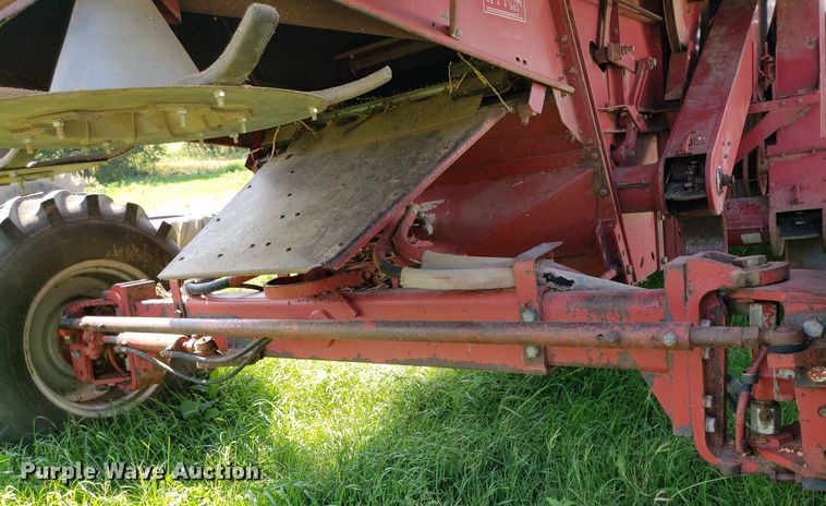 image for item DO2927 1987 Case IH 1660  RWA combine