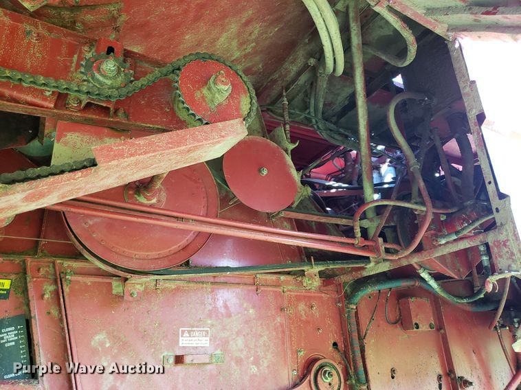 image for item DO2927 1987 Case IH 1660  RWA combine