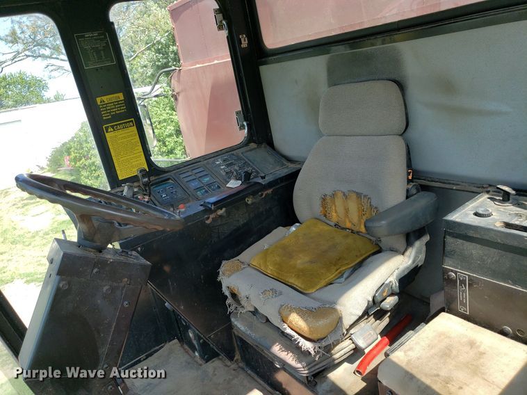 image for item DO2927 1987 Case IH 1660  RWA combine