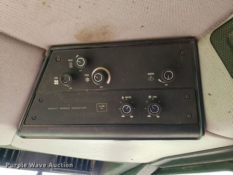 image for item DO2927 1987 Case IH 1660  RWA combine