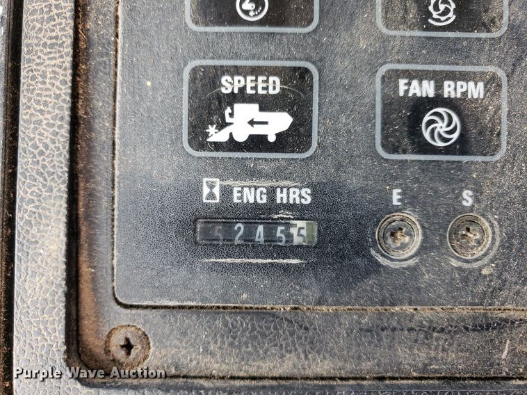 image for item DO2927 1987 Case IH 1660  RWA combine