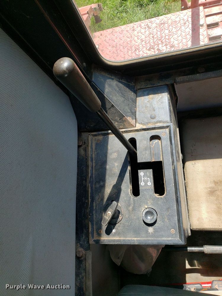 image for item DO2927 1987 Case IH 1660  RWA combine