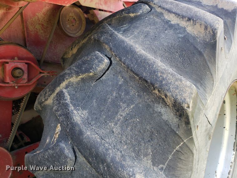 image for item DO2927 1987 Case IH 1660  RWA combine