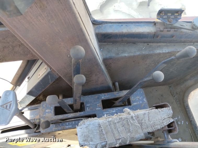 image for item DP3323 1978 Allis Chalmers 7000  tractor