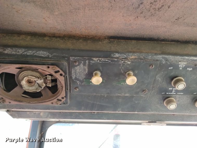 image for item DP3323 1978 Allis Chalmers 7000  tractor